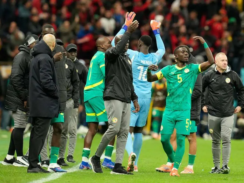 Senegal head coatch Thiaw and skipper Gana Gueye calling the team of the pitch to protest. File Photo